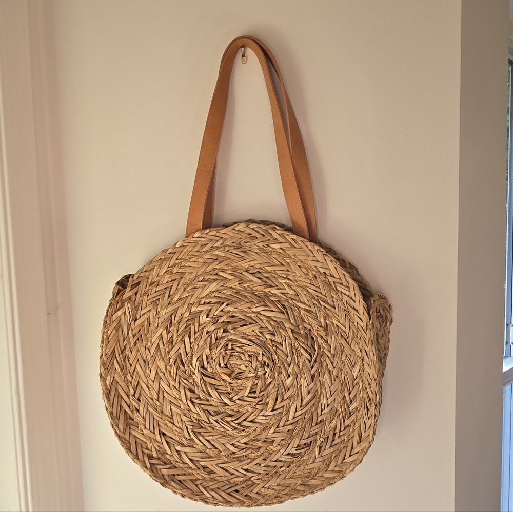 Universal Thread Round Woven Straw Tote Bag with Tan Straps